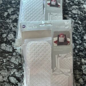 Wilton Quilted White Favor Box Kit